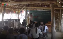Thanh Hóa: Hàng trăm học sinh phải học trong phòng tranh tre tạm bợ