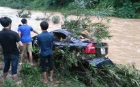 Lũ lớn ở Phú Thọ cuốn trôi ô tô, 1 người tử vong
