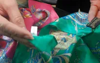 Khăn lụa Khaisilk gắn mác “Made in Vietnam” và câu chuyện thương hiệu quốc gia