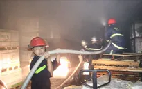Cháy nổ lớn tại kho chứa gạch men ở Đà Nẵng