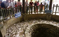 Từ 5/5, ném, thả tiền xuống giếng, ao hồ tại di tích sẽ bị phạt