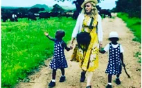Những hình ảnh đầu tiên của con nuôi Madonna đã được hé lộ