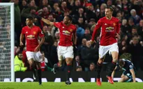 Manchester United vô tư dù "nợ như chúa Chổm"