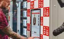 Uniqlo ra mắt máy bán áo tự động ở sân bay