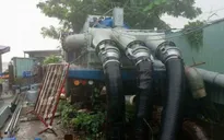 TP.HCM huy động 4 máy bơm chống ngập ở đường Nguyễn Hữu Cảnh