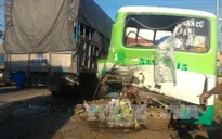 Tai nạn liên hoàn giữa xe bus và 3 xe tải, ít nhất 7 người nhập viện