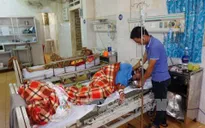 Gia Lai: 4 người nhập viện nghi do ngộ độc rượu