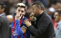 HLV Enrique muốn Barcelona phụ thuộc Messi dài dài