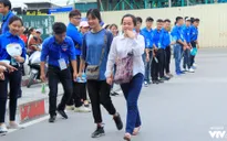 Kỳ thi THPT Quốc gia 2017: Thí sinh có mặt tại điểm thi từ sáng sớm, sẵn sàng "vượt vũ môn"