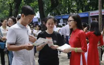 Sĩ tử, phụ huynh băn khoăn với nguyện vọng đã chọn, hồi hộp chờ điểm chuẩn