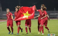 ẢNH: ĐT nữ Việt Nam rạng ngời hạnh phúc với tấm HCV SEA Games 29