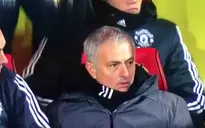 HLV Mourinho sốc với quả đá phạt thành bàn của Young