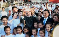 "Ngoại giao tự chụp ảnh" nhìn từ Thủ tướng Ấn Độ Narenda Modi