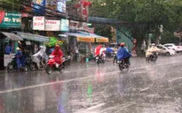 Áp thấp nhiệt đới gây mưa diện rộng ở Nam Trung Bộ và Nam Bộ