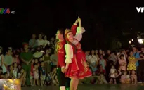 Sinh động phố đi bộ hồ Gươm bởi các vũ công quốc tế