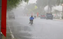 Áp thấp nhiệt đới di chuyển nhanh hướng về miền Trung