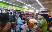 Siêu thị tạo thuận lợi cho người dân mua sắm Tết