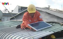Sử dụng năng lượng mặt trời trên chợ nổi Cái Răng