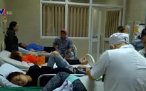 Gần 100 người nhập viện trong đêm nghi do ngộ độc thực phẩm