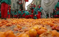 Vui nhộn ngày hội ném cam tại Italy