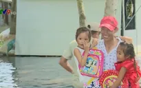 Nước lũ gây ngập nhưng không thể xả cống tại Kiên Giang