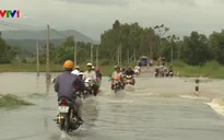 Đảm bảo an toàn giao thông tại các điểm ngập lụt ở Phú Yên