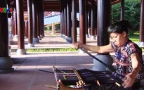 Người phụ nữ dân tộc Tà Ôi hồi sinh nghề dệt thổ cẩm