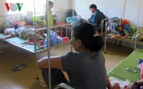 Hàng chục người bị ngộ độc sau khi ăn bánh tét