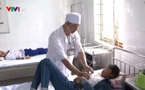 Kon Tum: 86 học sinh nhập viện nghi do ngộ độc thực phẩm