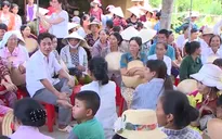 Phản đối sáp nhập trường, hàng trăm hộ dân không cho em con đến trường