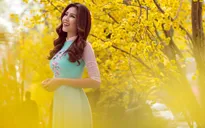 Hoa hậu biển Nguyễn Thị Loan duyên dáng khoe sắc bên mai vàng