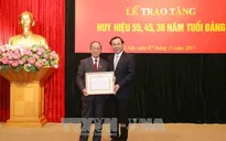 Trao Huy hiệu Đảng cho các đảng viên thuộc Đảng bộ Văn phòng Trung ương