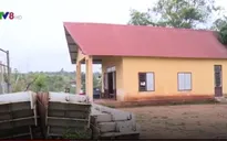 Không có phòng học, trẻ mầm non học ké... hội trường thôn