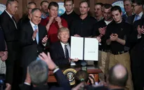 Tổng thống Trump ký sắc lệnh xóa di sản của Obama về biến đổi khí hậu