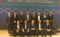 Mourinho, Sir Alex, Louis van Gaal bất ngờ tái ngộ trong sự kiện của UEFA
