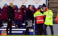 Fan cuồng bất ngờ lao vào sân đòi "xử" Pep Guardiola