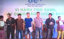 Tặng 100 bộ đèn sử dụng năng lượng mặt trời cho các hộ dân ở chợ nổi Cái Răng