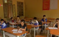 Nỗ lực dạy và học ở vùng lũ Phù Yên