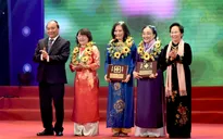 Thủ tướng trao Giải thưởng Kovalevskaia năm 2016 cho các nhà khoa học nữ