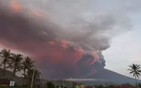 Lo núi lửa phun trào, Indonesia tiếp tục yêu cầu sơ tán hàng chục nghìn người