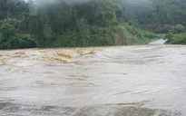 Nguy hiểm rình rập từ đập tràn mùa mưa lũ