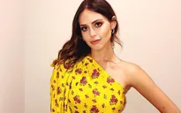 Nữ thừa kế tỷ phú sống trong “lâu đài” khoe nhẫn đính hôn 3 triệu USD