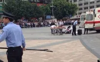 Trung Quốc: Tấn công bằng kéo và đâm xe tải khiến nhiều người thương vong