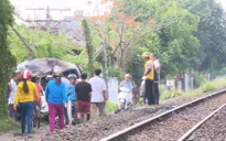 Phú Yên: Tàu hỏa đâm trực diện khiến ô tô bốc cháy