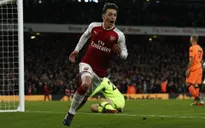 Ozil sắp ký hợp đồng mới với Arsenal vì... Aubameyang