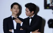 Song Joong Ki ủng hộ đàn em Park Bo Geum hết mình