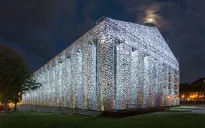 "Bản sao" đền Parthenon độc đáo làm từ 100.000 cuốn sách