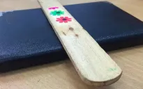 Dùng phách nhạc đánh trẻ, cô giáo mầm non bị tạm đình chỉ