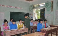Chuyện về những người thầy giáo mang quân hàm xanh vùng biên