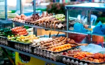 Trải nghiệm tại phố ăn vặt Hàng Dừa ở Cần Thơ